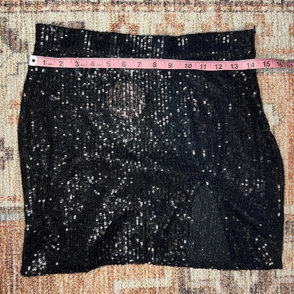 Poppy Mini Skirt 2.0 in Solid Sequin black size medium NWT - Picture 3 of 7